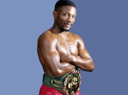 ''Sweet Pea'' enfrentó a Julio César Chávez en 1993, una noche en la que se impuso una marca de asistencia en el Alamodome de San Antonio, Texas. FACEBOOK / World Boxing Council