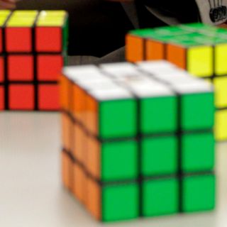 Nuevo algoritmo de IA resuelve el Cubo de Rubik