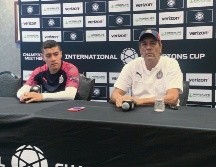 Michael Pérez escucha las palabras de su entrenador. EL INFORMADOR / G. Tamayo