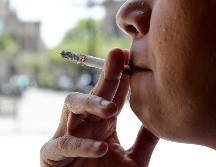 Según la Sociedad Estadounidense para el Cáncer, el 95% de los fumadores comenzaron a fumar antes de los 21 años. EL INFORMADOR/ARCHIVO