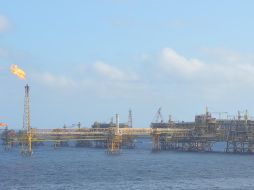 Presumen plan para rescatar Pemex; no convence a mercados