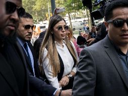 Emma Coronel Aispuro ingresa al tribunal fuertemente custodiado en Brooklyn, donde Guzmán conocerá su condena por dirigir una banda de tráfico de drogas. AP / M. Lennihan