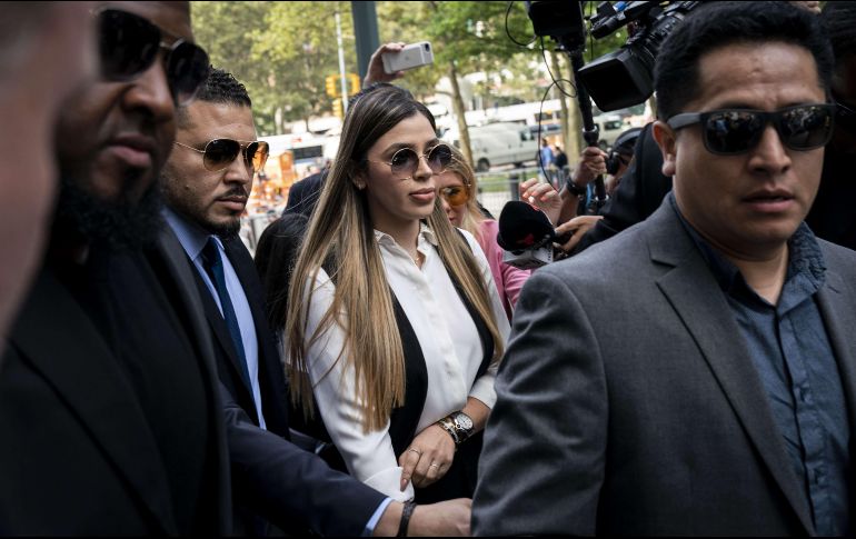 Emma Coronel Aispuro ingresa al tribunal fuertemente custodiado en Brooklyn, donde Guzmán conocerá su condena por dirigir una banda de tráfico de drogas. AP / M. Lennihan