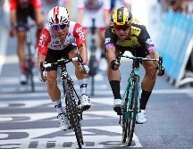 La 'foto finish' decidió el vencedor del día (I), tras un pulso final muy igualado. EFE / G. Horcajuelo