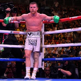 ''Canelo'' pospone pelea de septiembre para fin de año