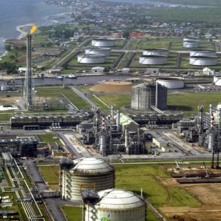 Incidente en plataforma petrolera canadiense provoca derrame en el mar