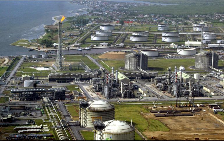 La mancha de 20 metros de ancho por 900 metros de largo se está disipando, aseguran. AFP/ARCHIVO