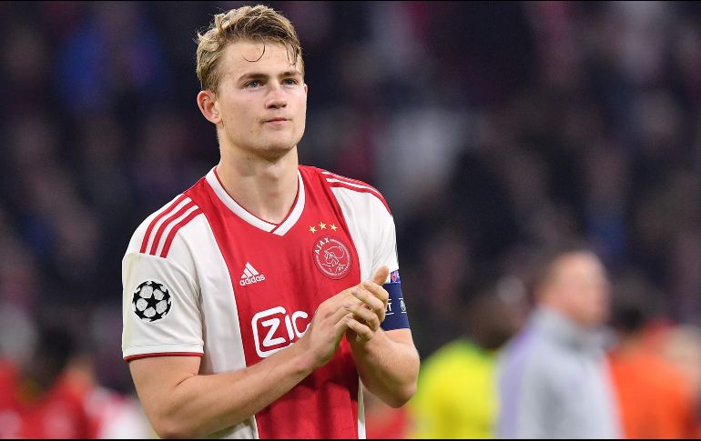 De Ligt, de 19 años, fue el capitán del Ajax que alcanzó las semifinales de la pasada edición de la Champions League. AFP / ARCHIVO