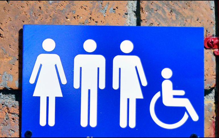 Un letrero inclusivo. La pasada legislatura el Congreso español registró varias iniciativas relacionadas con los derechos de los transexuales. AFP/ARCHIVO