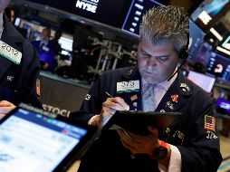 El NYSE Composite retrocede 10.68 puntos, al operar en 13 mil 109.29 unidades. AP / R. Drew