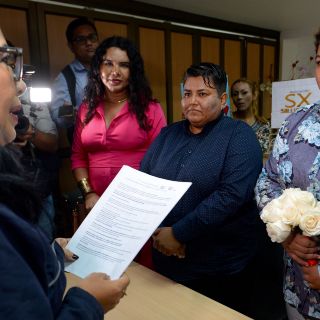 Celebran primer matrimonio gay en Ecuador