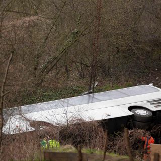 Autobús cae a un barranco en Bolivia; hay cuatro muertos