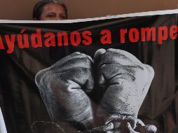 Sobrevivientes y familiares de víctimas de la masacre El Mozote asisten este jueves a la audiencia del caso.  EFE/ R. Sura