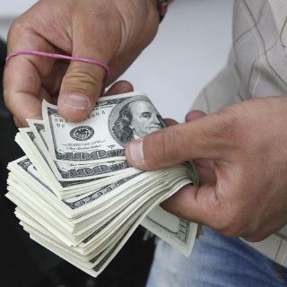 Dólar inicia jornada con avance, se vende en 19.36 pesos en bancos