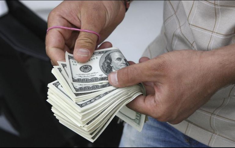 Este viernes, se espera que el tipo de cambio cotice entre 18.95 y 19.12 pesos por dólar. AP / ARCHIVO
