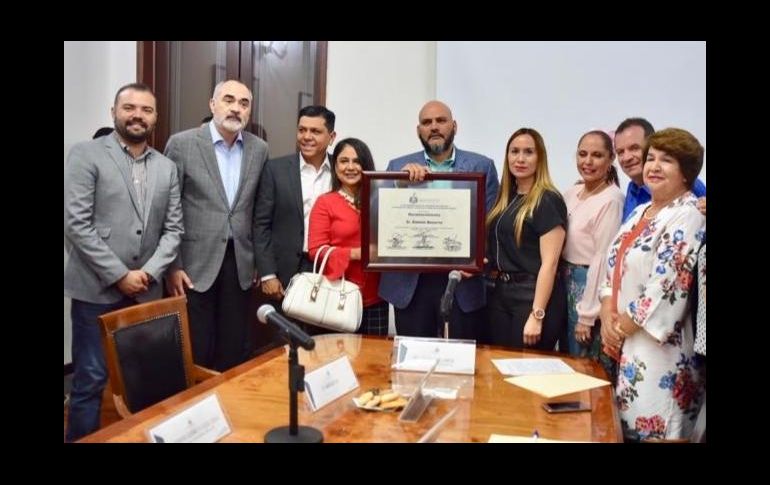 Ramón Becerra visitó el Congreso de Jalisco donde la Junta de Coordinación Política le entregó un reconocimiento por su lucha en favor de los trabajadores migrantes indocumentados. EL INFORMADOR/ R. Rivas
