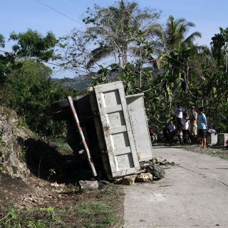 Mueren 11 estudiantes filipinos en accidente vial