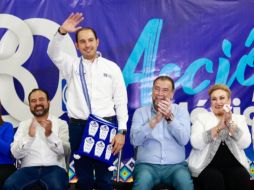 Durante un evento en Nayarit, Cortés (c) exigió al gobierno que dé resultados y garantice la seguridad a todos los mexicanos. TWITTER/@MarkoCortes