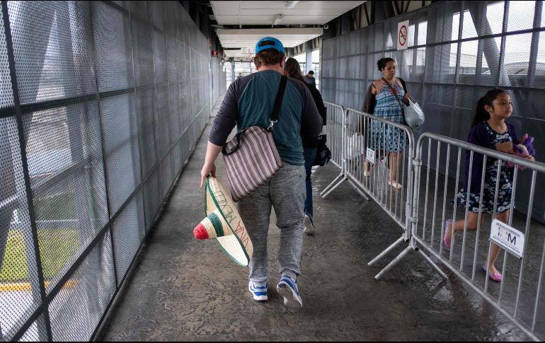 Migrantes explican que fueron deportados porque tienen antecedentes por intentar cruzar a Estados Unidos hasta en tres ocasiones. AFP/ARCHIVO