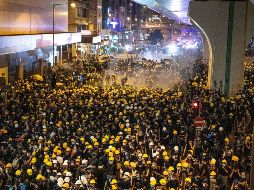 Hong Kong vuelve al caos con choques de policías y manifestantes