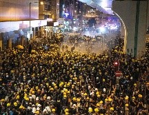 Hong Kong vuelve al caos con choques de policías y manifestantes