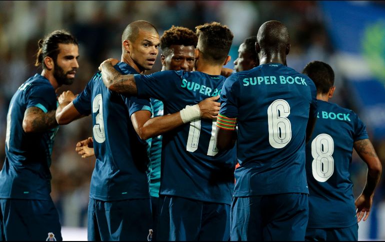 El club portugués se sobrepuso al 1-0 e contra para quedarse con la victoria. EFE/F. Farinha