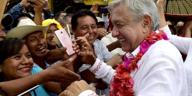 AMLO pide informar a j&oacute;venes sobre riesgos de consumir drogas