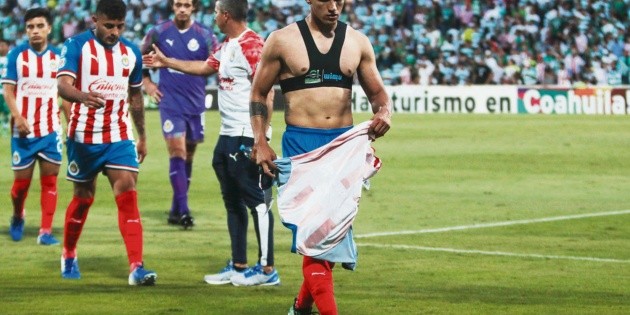 Santos pone a rezar a Chivas