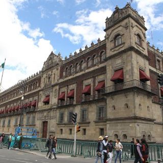 López Obrador y su familia se mudan a Palacio Nacional