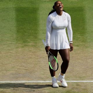 Serena Williams vence a sujetos que la retaron a un juego de tenis