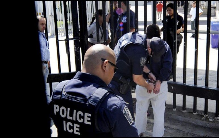 La Oficina de Control de Inmigración y Aduanas (ICE) ha expedido las multas por no acatar las órdenes de deportación. EFE/ARCHIVO