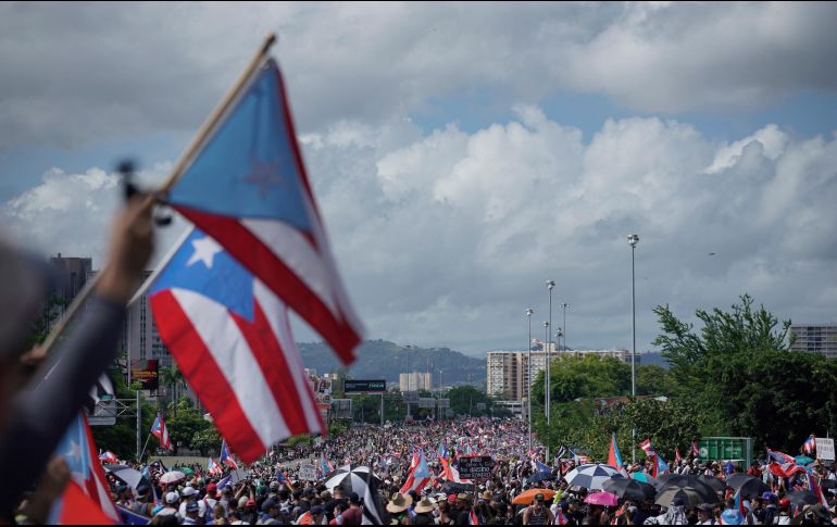 Este lunes se realizó la décima protesta en contra de Rosselló y fue una de las más concurridas en la que participaron miles de puertorriqueños. AFP / E. Rojas
