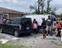 Los vecinos apoyaron a la familia hasta que el agente del ICE se fue al no lograr su objetivo. FACEBOOK/Nashville Noticias
