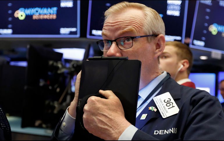 El promedio industrial Dow Jones aumentó 177 unidades, o 0.7%, y cerró en 27 mil 349 enteros. AP/R. Drew