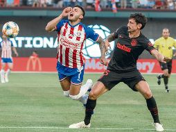 Alexis Vega fue titular ante el Atlético de Madrid y mostró cosas interesantes en un duelo donde al final el Rebaño perdió en tanda de penaltis. AP