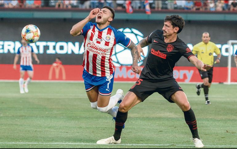 Alexis Vega fue titular ante el Atlético de Madrid y mostró cosas interesantes en un duelo donde al final el Rebaño perdió en tanda de penaltis. AP