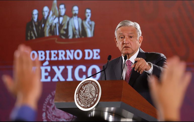 Al ser cuestionado sobre por qué no se investiga a los ex presidentes que han sido relacionados con el caso Juan Collado y lavado de dinero, Andrés Manuel asevera que ese tema le corresponde a la FGR. SUN / B. Fregoso