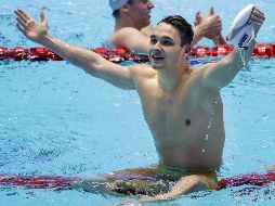 El húngaro Kristof Milak, un nadador de 19 años, bate este miércoles con 1:50.73 el récord mundial de los 200 mariposa. AP / M. Schiefelbein