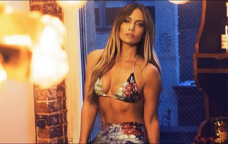 Jlo celebró su cumpleaños número 50 con una pequeña fiesta sorpresa en el camerino antes de dar su show en Orlando por la gira 