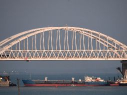 En noviembre de 2018, un buque ruso bloqueó el paso de los buques de la Armada ucraniana por el estrecho de Kerch cerca de las costas de la península de Crimena. AP / ARCHIVO