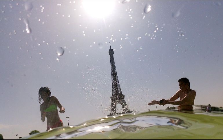 El mes de julio estuvo marcado por una ola de calor muy intensa en Europa, donde ciudades como París batieron sus récords de altas temperaturas. AFP/ARCHIVO