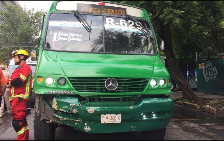 El percance se registró alrededor de las 08:00 horas de este jueves en el cruce de Pedro Moreno y Marsella. ESPECIAL / Protección Civil Guadalajara