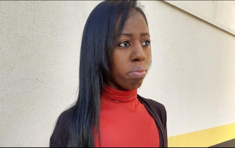 Debora se convirtió en un meme de internet después de hacerse una selfie con gafas de sol. ARCHIVO PERSONAL