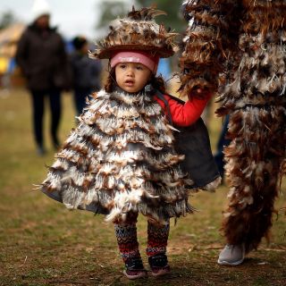 Paraguayos emplumados celebran entre la fe y la leyenda