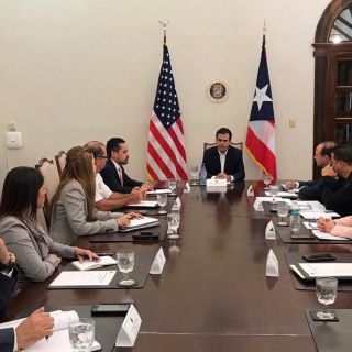 El gobernador de Puerto Rico entrega oficialmente su carta de dimisión