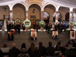 En la ceremonia, Silvano Aureoles se comprometió a seguir construyendo el Michoacán por el cual trabajaron los funcionarios fallecidos. TWITTER/@raulmoronO