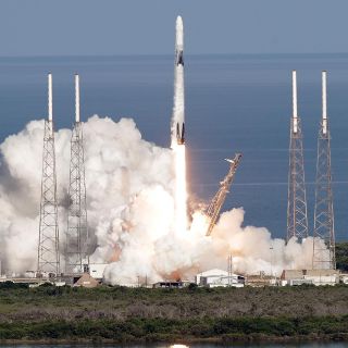 SpaceX envía cápsula Dragon con suministros a la Estación Espacial