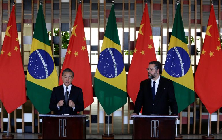 Wang Yi y Ernesto Araújo se reúnen para discutir sobre diversas áreas como agricultura, minería, infraestructuras, aviación civil y cooperación espacial. AP / E. Peres
