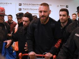 De Rossi se sometió a una revisión médica en una clínica privada y por la tarde se trasladó a Boca. EFE / B. Carlos