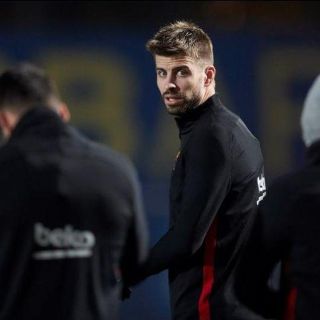 Piqué causa baja por molestias en el muslo izquierdo